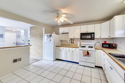 Tiny photo for 915 S Na Wa Ta Avenue, Mount Prospect, IL 60056 (MLS # 12615715)