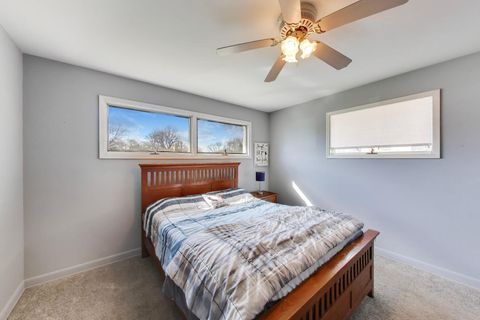 Tiny photo for 915 S Na Wa Ta Avenue, Mount Prospect, IL 60056 (MLS # 12615715)