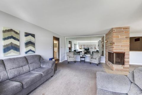 Tiny photo for 915 S Na Wa Ta Avenue, Mount Prospect, IL 60056 (MLS # 12615715)