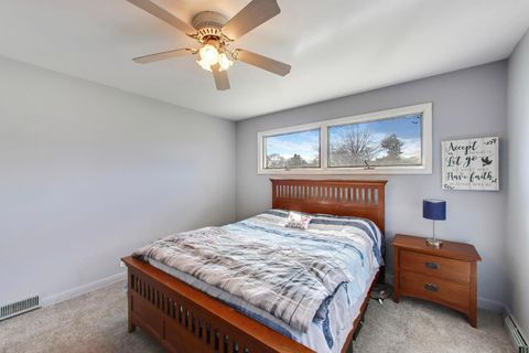 Tiny photo for 915 S Na Wa Ta Avenue, Mount Prospect, IL 60056 (MLS # 12615715)