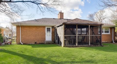 Tiny photo for 915 S Na Wa Ta Avenue, Mount Prospect, IL 60056 (MLS # 12615715)