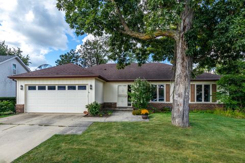 Photo of 1505 Ranchview Drive, Naperville, IL 60565 (MLS # 12473755)