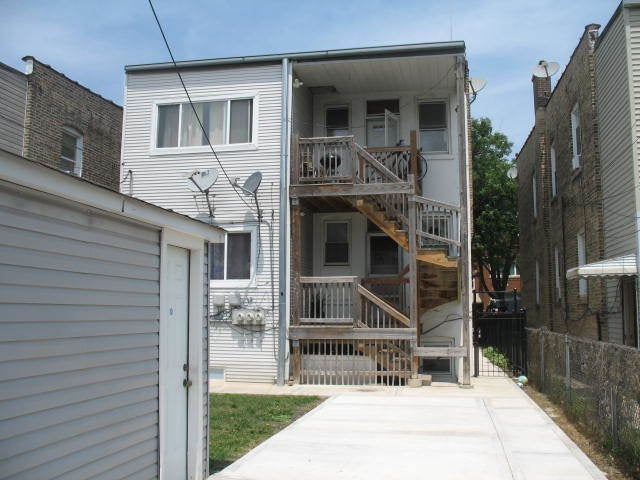 4141 W Barry Avenue