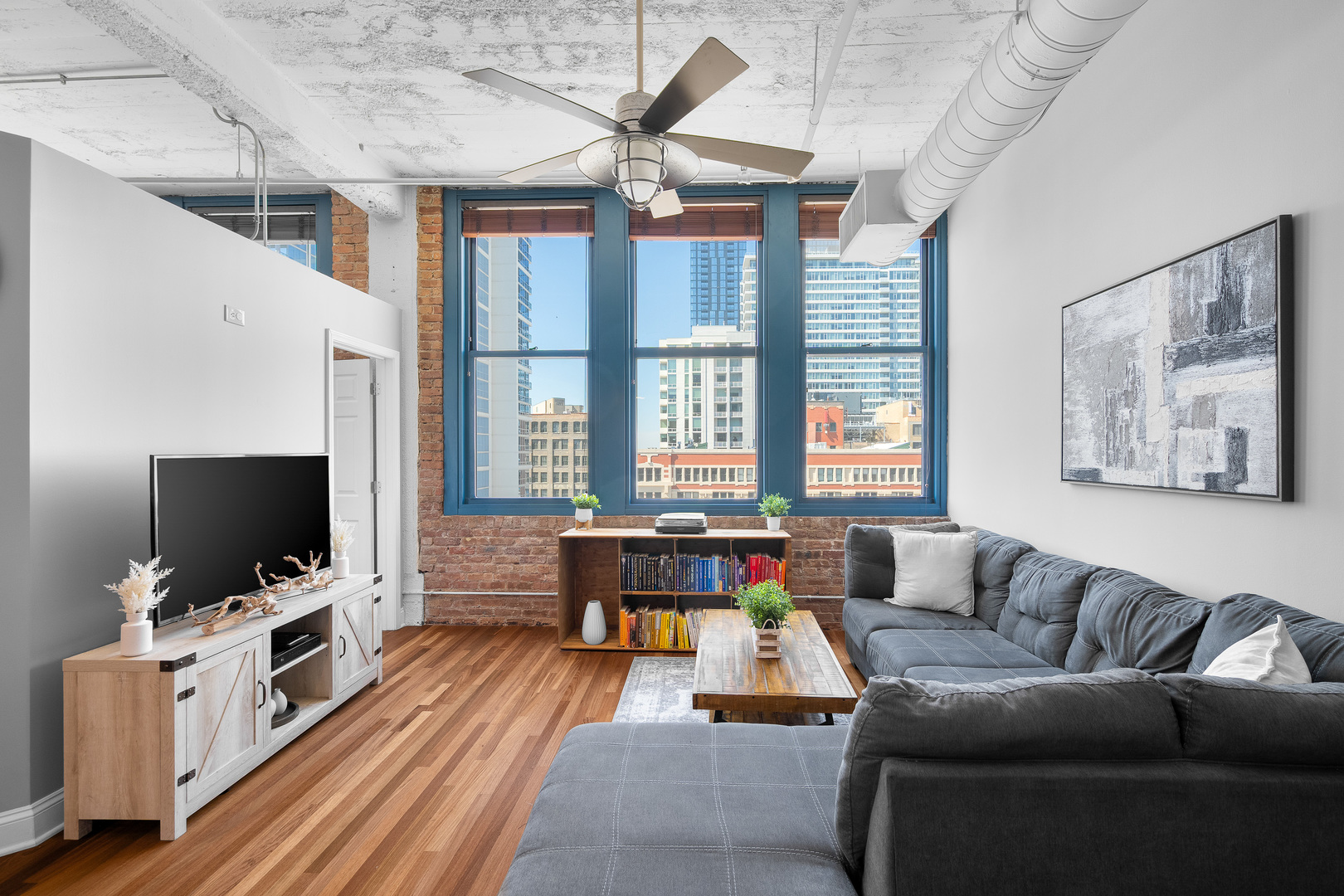 124 W Polk Street 905