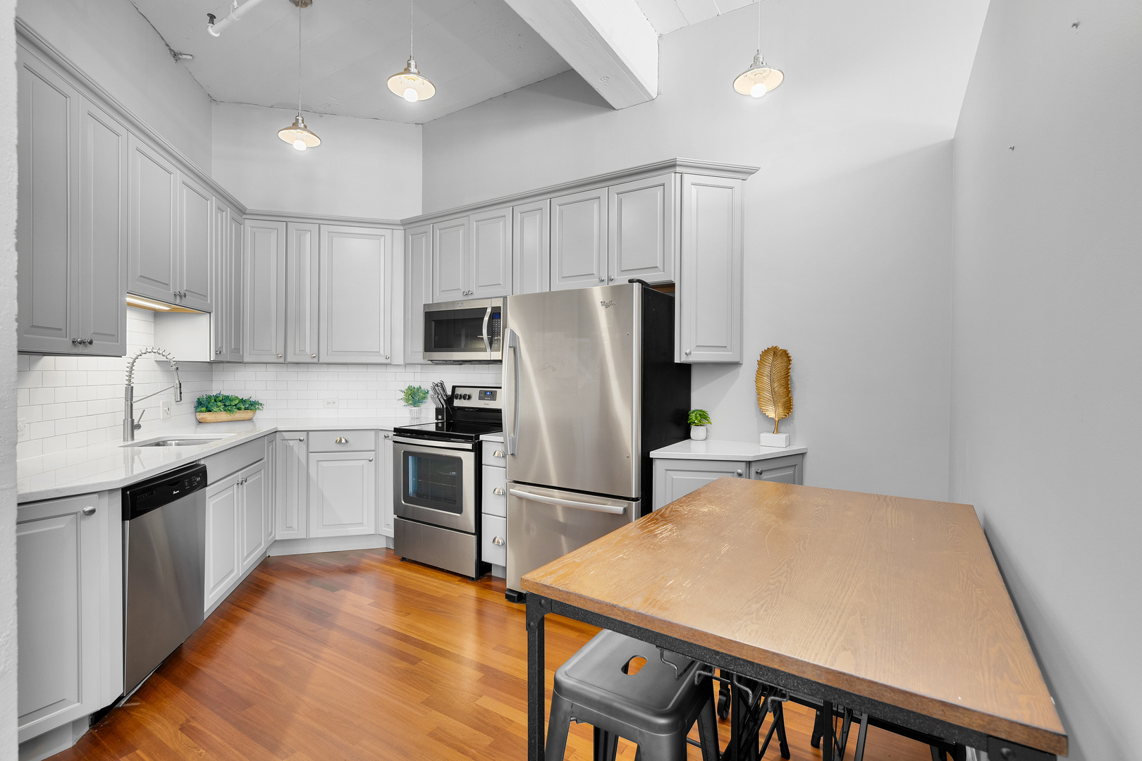 124 W Polk Street 905
