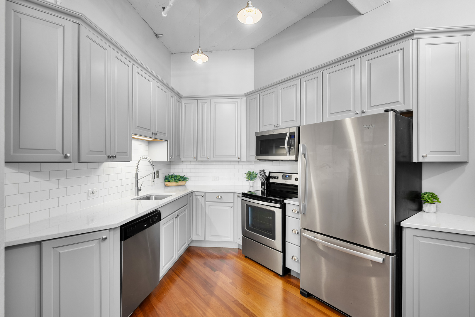 124 W Polk Street 905