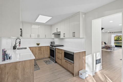 Tiny photo for 1131 Deerfield Place, Highland Park, IL 60035 (MLS # 12512462)