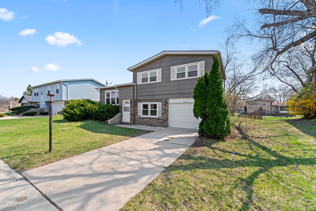 Photo for 4827 IMPERIAL Drive, Richton Park, IL 60471 (MLS # 12505501)