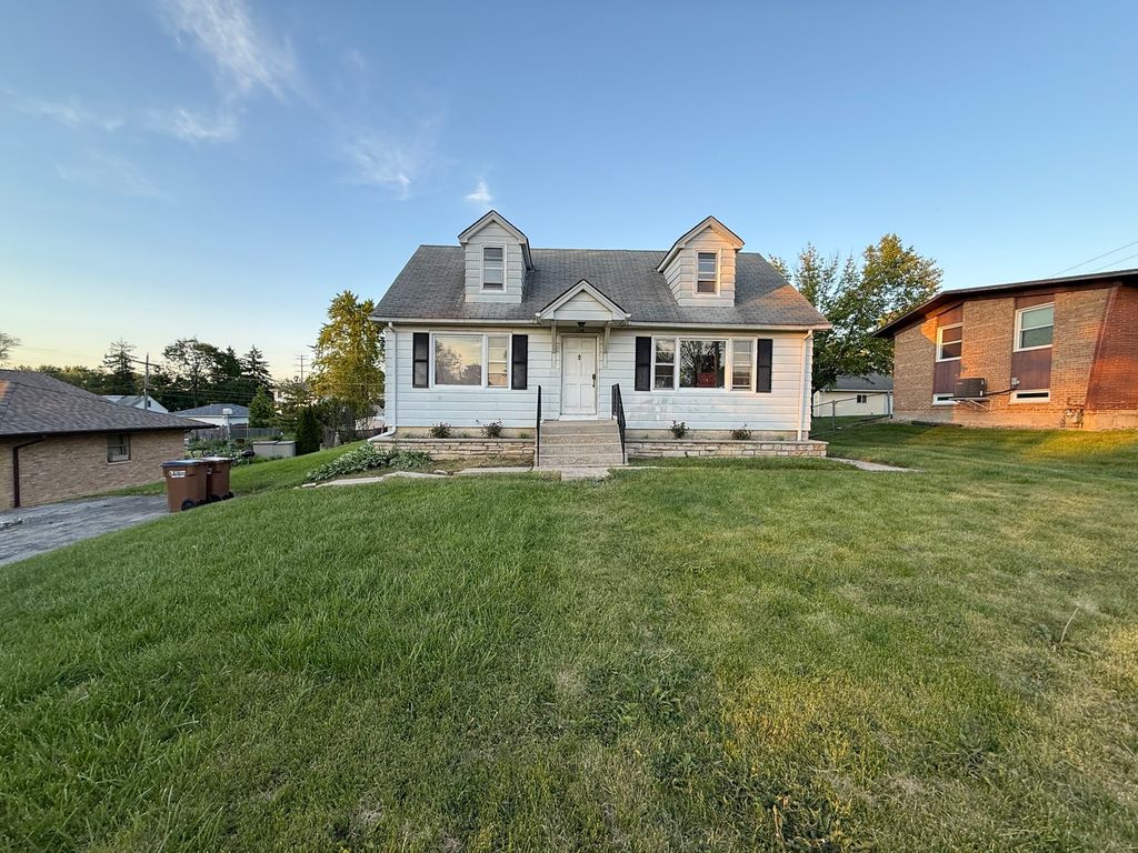 Photo for 106 Kazwell Street, Willow Springs, IL 60480 (MLS # 12466841)