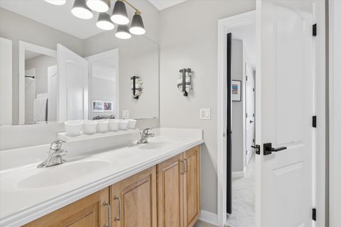 Tiny photo for 427 Newcastle Drive, Cary, IL 60013 (MLS # 12602531)