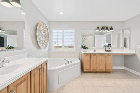 Tiny photo for 427 Newcastle Drive, Cary, IL 60013 (MLS # 12602531)