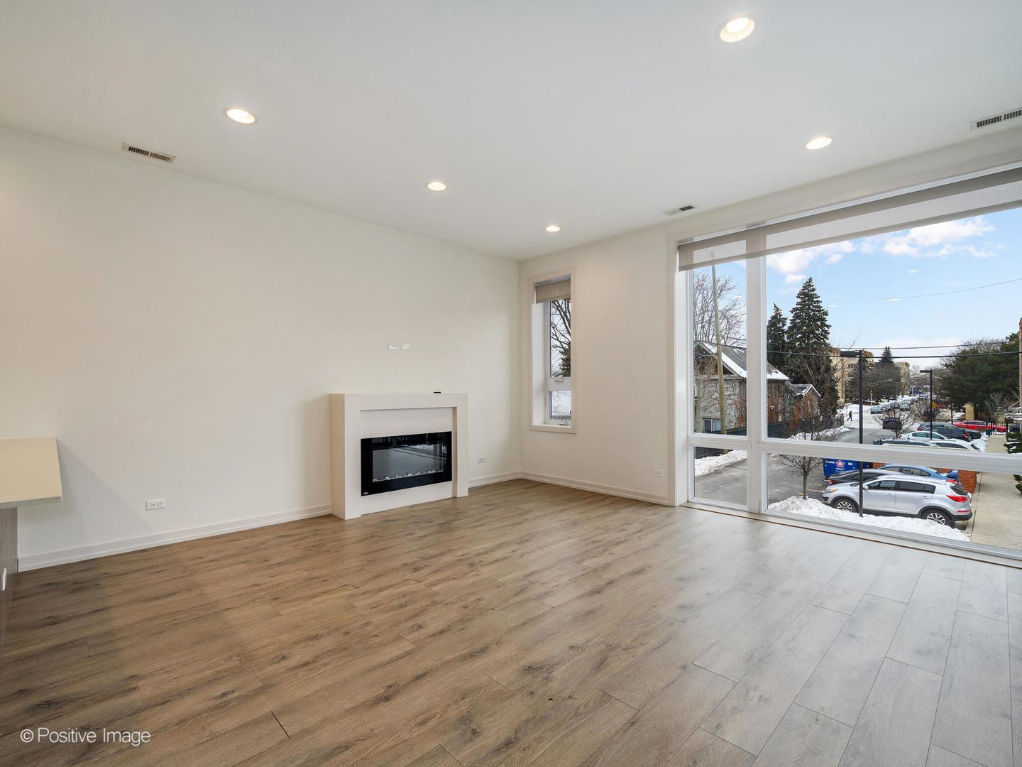 4111 N NARRAGANSETT Avenue 304