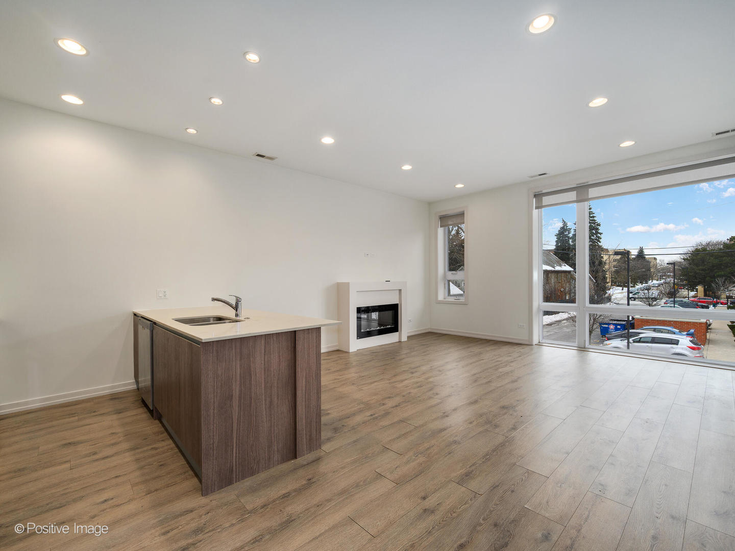 4111 N NARRAGANSETT Avenue 304