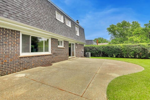 Tiny photo for 1225 Laurel Avenue, Deerfield, IL 60015 (MLS # 12574437)