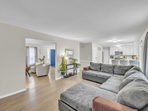 Tiny photo for 6930 Bennington Drive, Gurnee, IL 60031 (MLS # 12546536)