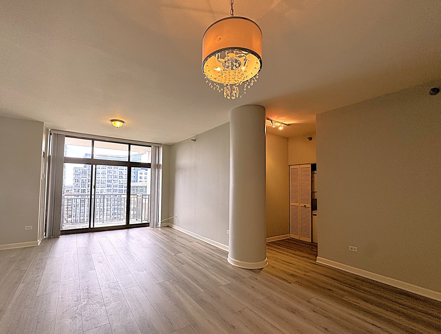 1322 S PRAIRIE Avenue 1705