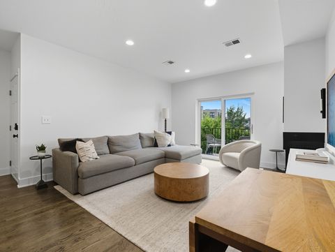 Tiny photo for 2516 W Bloomingdale Avenue #C, Chicago, IL 60647 (MLS # 12480188)