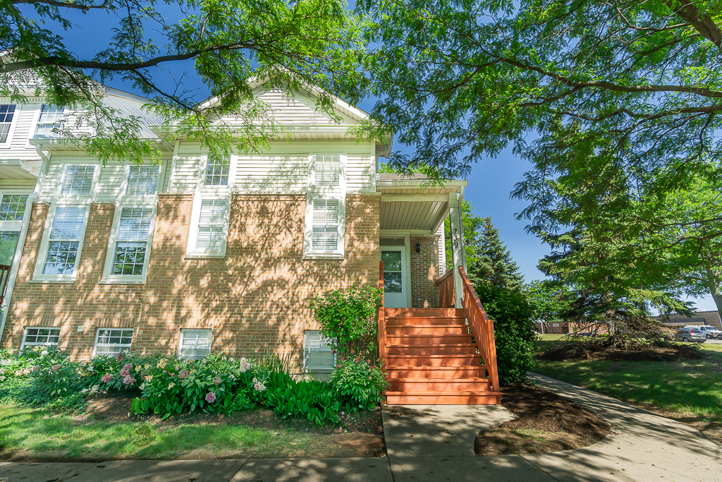 739 W Georgian Court