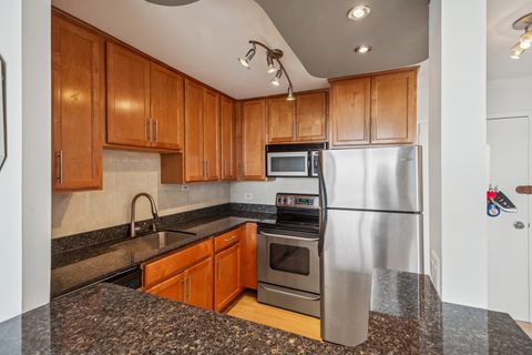 Tiny photo for 1455 N Sandburg Terrace #1105, Chicago, IL 60610 (MLS # 12611430)