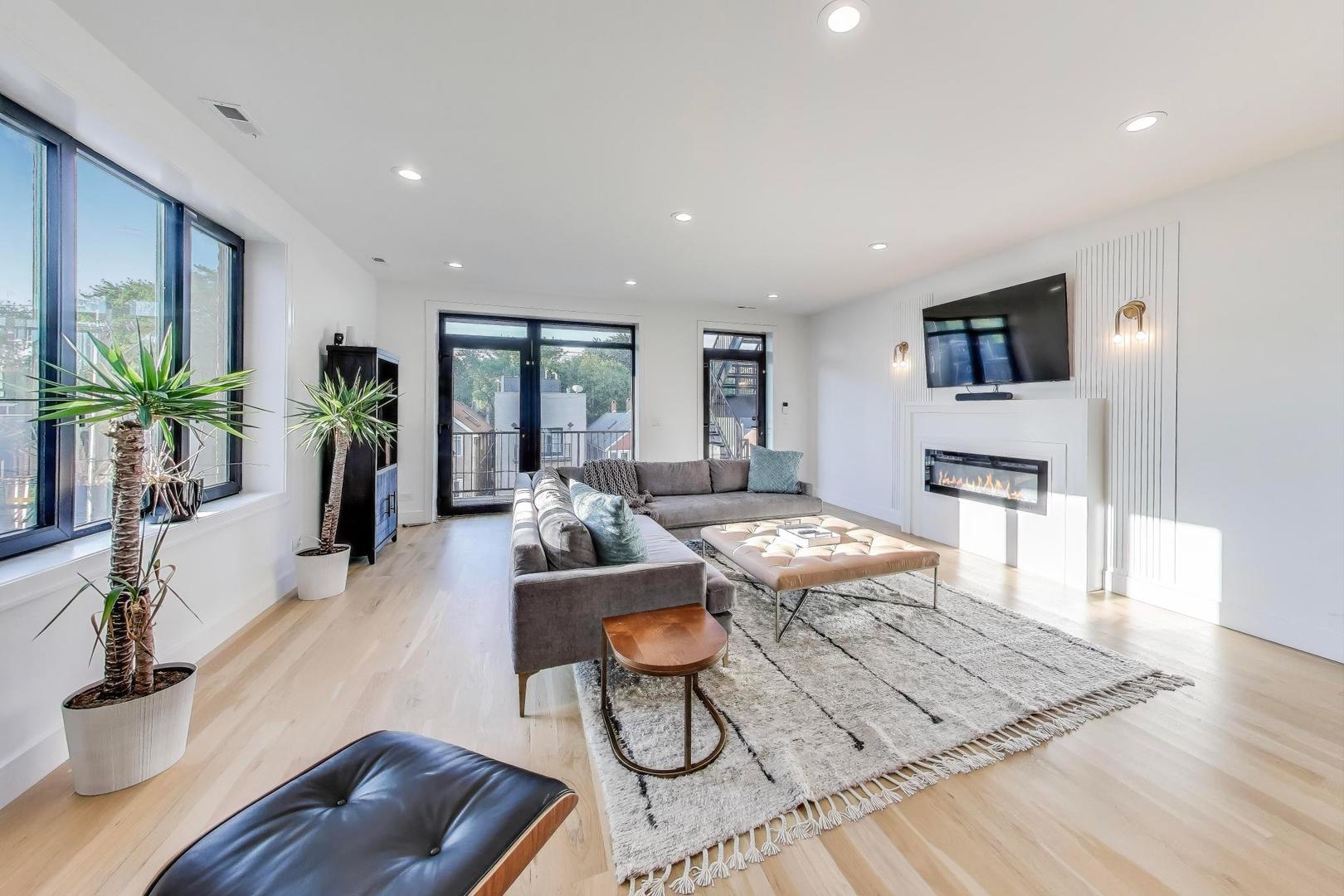 2141 W Belmont Avenue 3