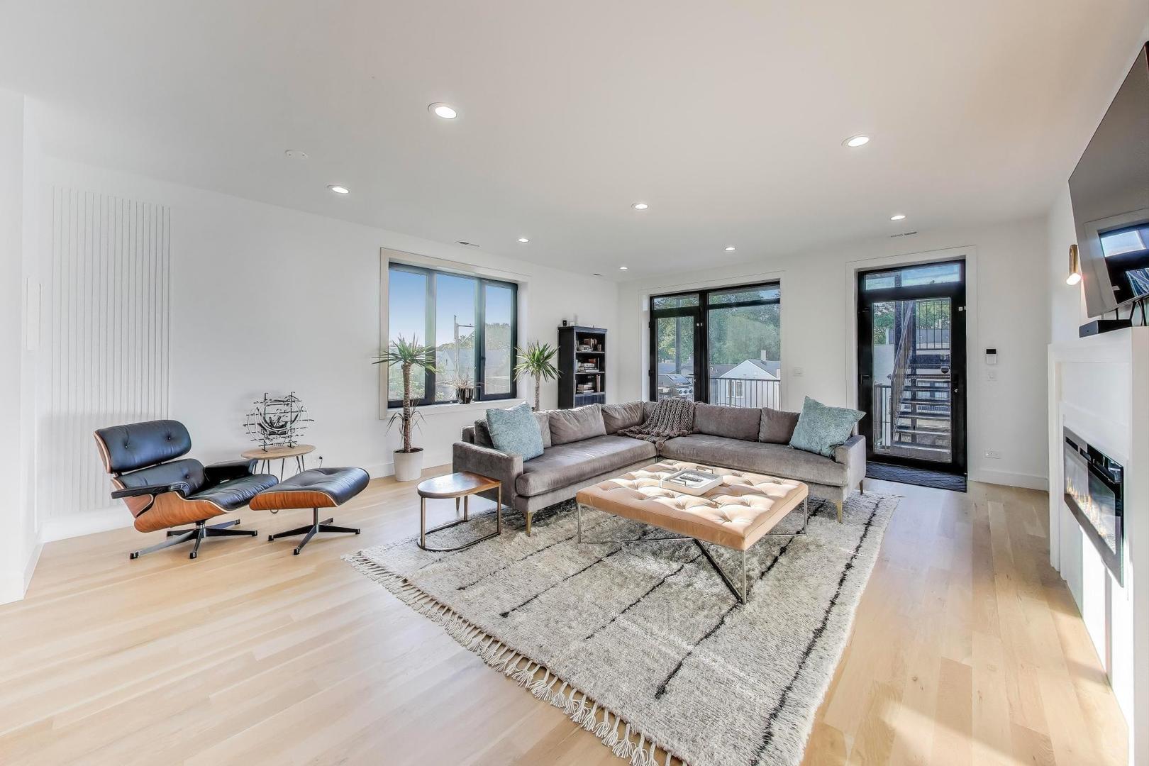 2141 W Belmont Avenue 3