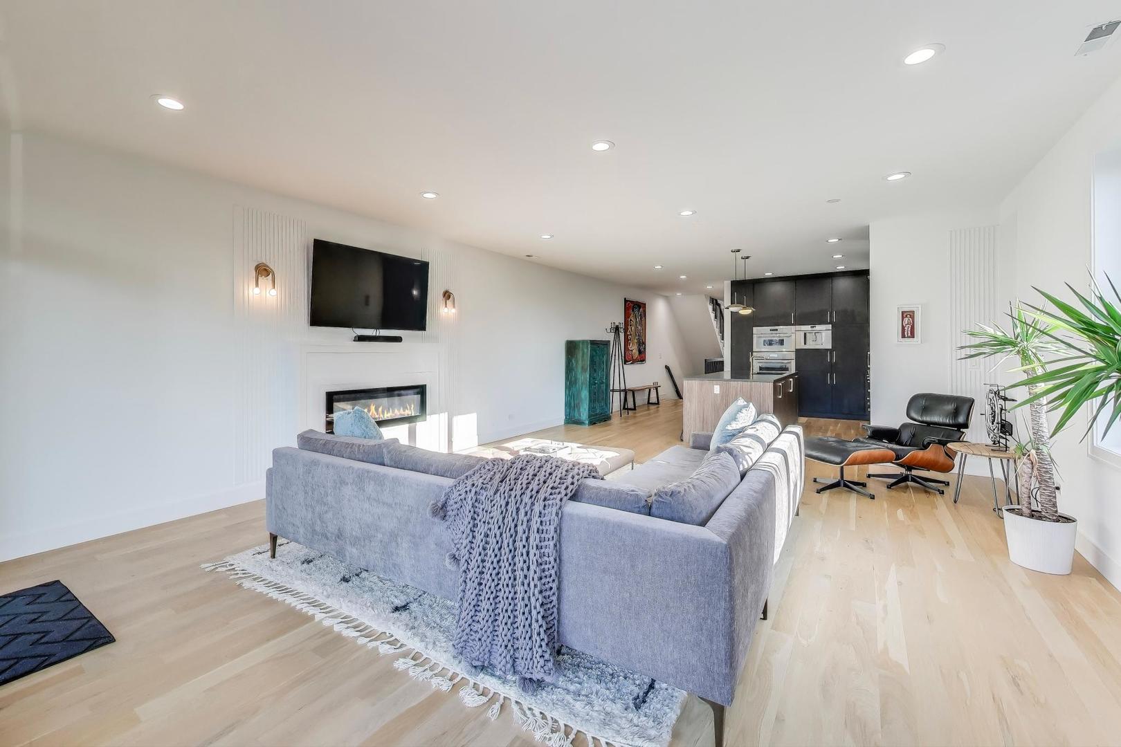 2141 W Belmont Avenue 3