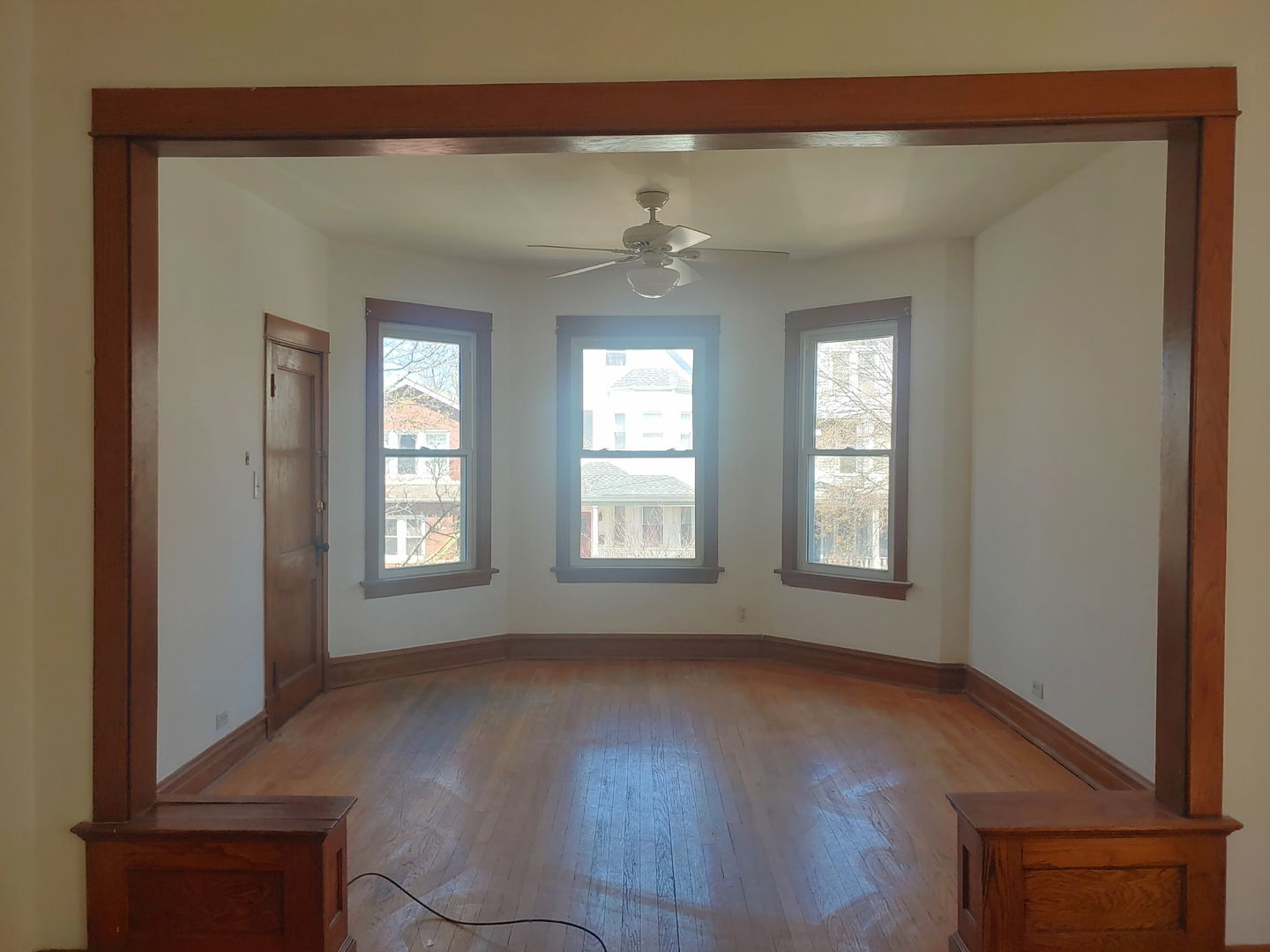 2433 W Berteau Avenue