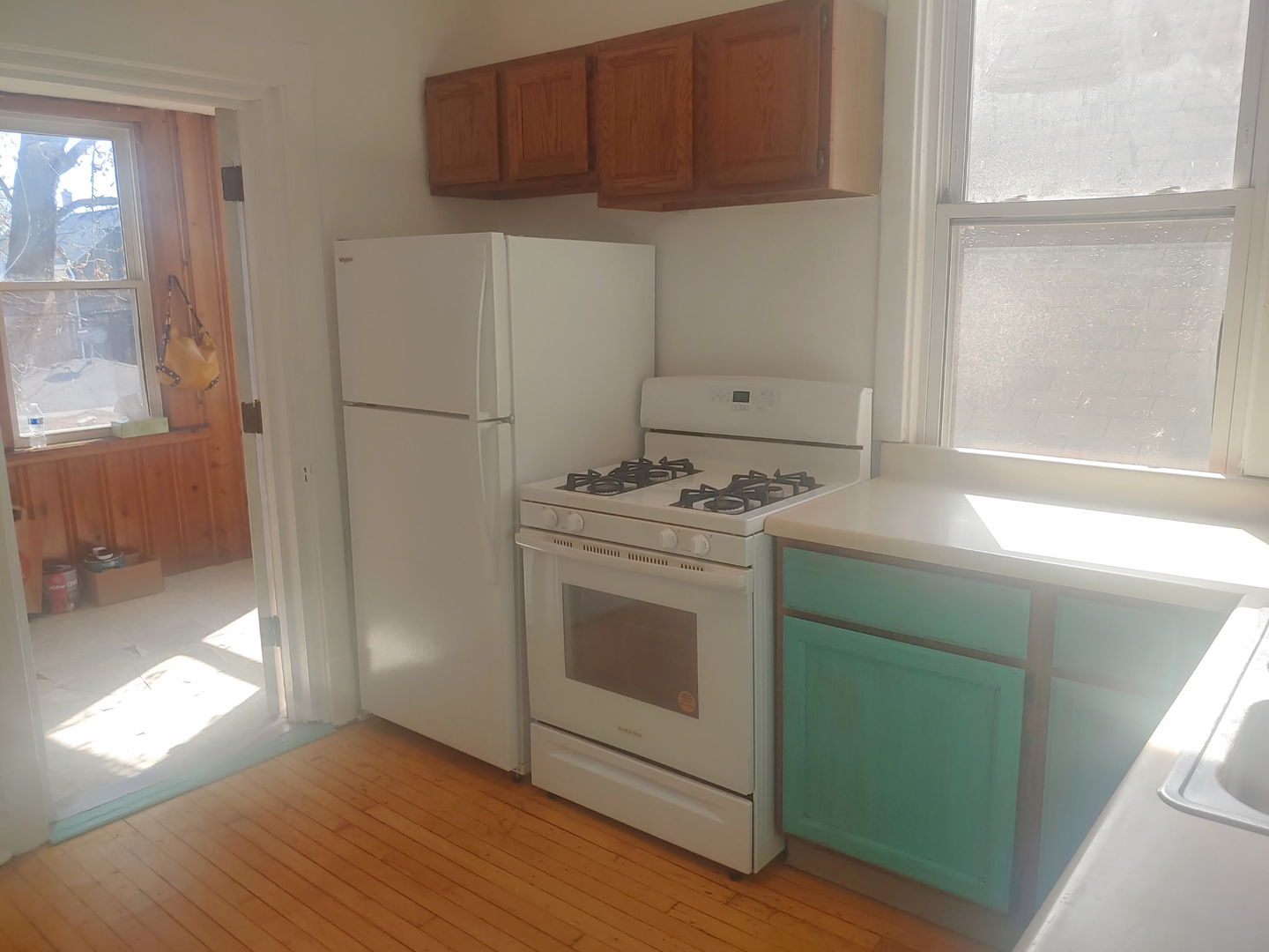 2433 W Berteau Avenue