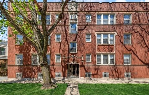 Photo of 1704 W Catalpa Avenue #2W, Chicago, IL 60640 (MLS # 12511462)