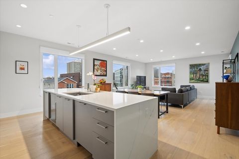 Tiny photo for 550 N Ogden Avenue #4N, Chicago, IL 60642 (MLS # 12620752)