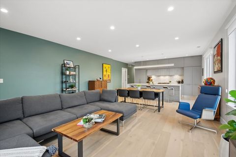 Tiny photo for 550 N Ogden Avenue #4N, Chicago, IL 60642 (MLS # 12620752)