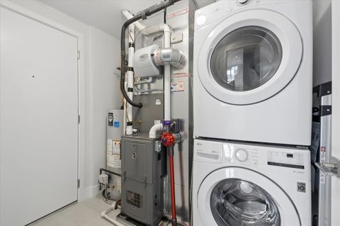 Tiny photo for 550 N Ogden Avenue #4N, Chicago, IL 60642 (MLS # 12620752)