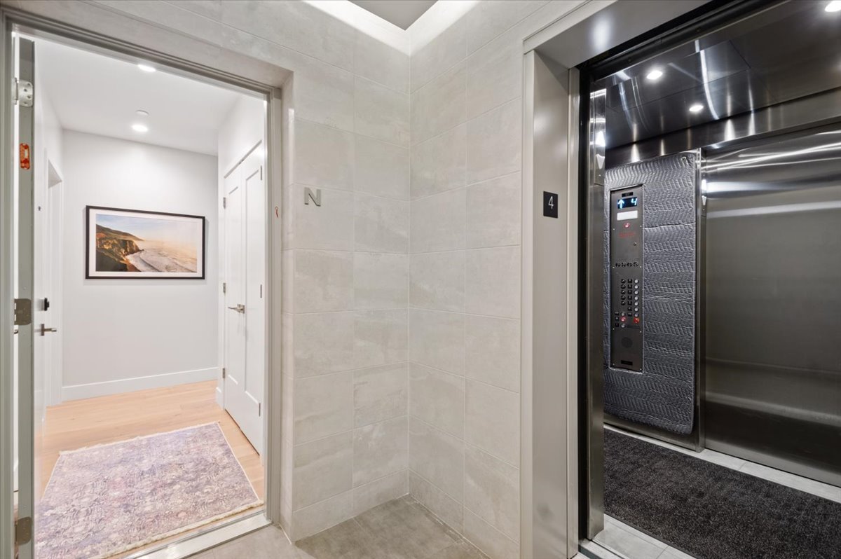 550 N Ogden Avenue 4N