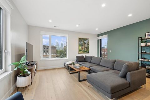 Tiny photo for 550 N Ogden Avenue #4N, Chicago, IL 60642 (MLS # 12620752)