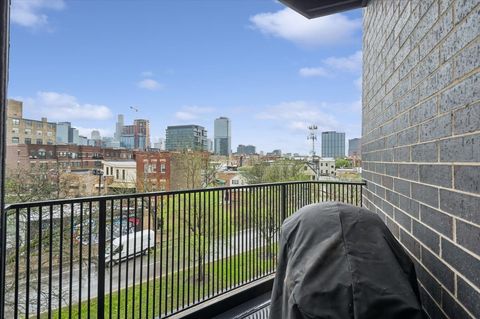 Tiny photo for 550 N Ogden Avenue #4N, Chicago, IL 60642 (MLS # 12620752)