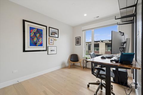 Tiny photo for 550 N Ogden Avenue #4N, Chicago, IL 60642 (MLS # 12620752)