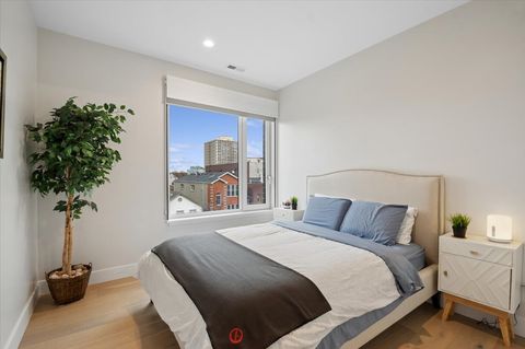 Tiny photo for 550 N Ogden Avenue #4N, Chicago, IL 60642 (MLS # 12620752)