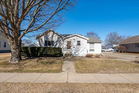 Photo of 507 E Cemetery Street, Chenoa, IL 61726 (MLS # 12574350)