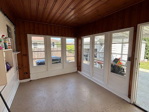 Tiny photo for 9 S Midland Avenue S, Mundelein, IL 60060 (MLS # 12467727)
