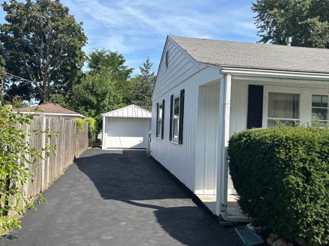 Tiny photo for 9 S Midland Avenue S, Mundelein, IL 60060 (MLS # 12467727)