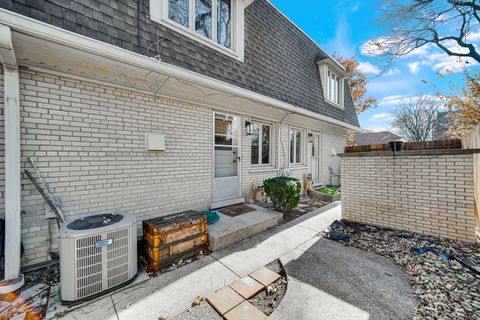 Tiny photo for 2150 W 111th Street #B, Chicago, IL 60643 (MLS # 12518961)