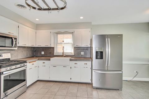 Tiny photo for 10348 S Rhodes Avenue, Chicago, IL 60628 (MLS # 12448418)