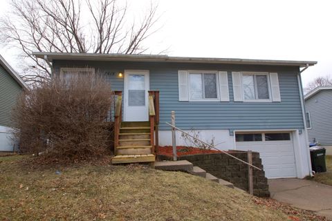 Photo of 2419 W 58th Street, Davenport, IA 52806 (MLS # 12546643)