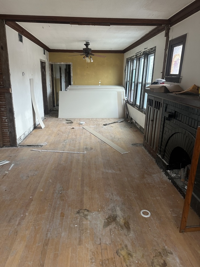 11809 S Indiana Avenue