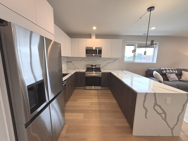2342 W Adams Street 404