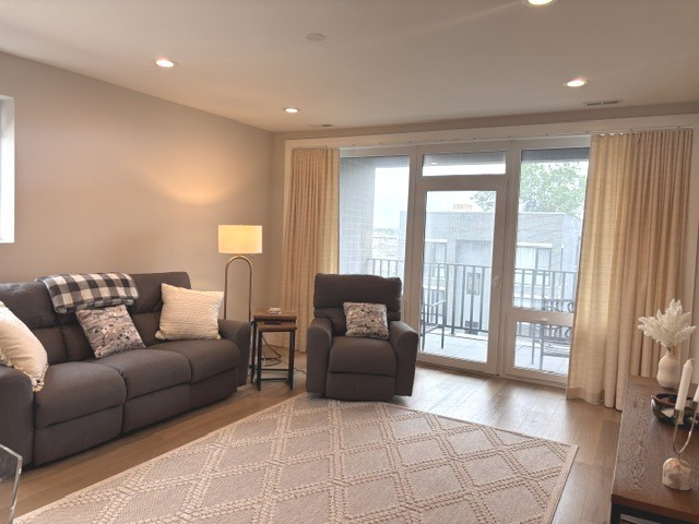2342 W Adams Street 404