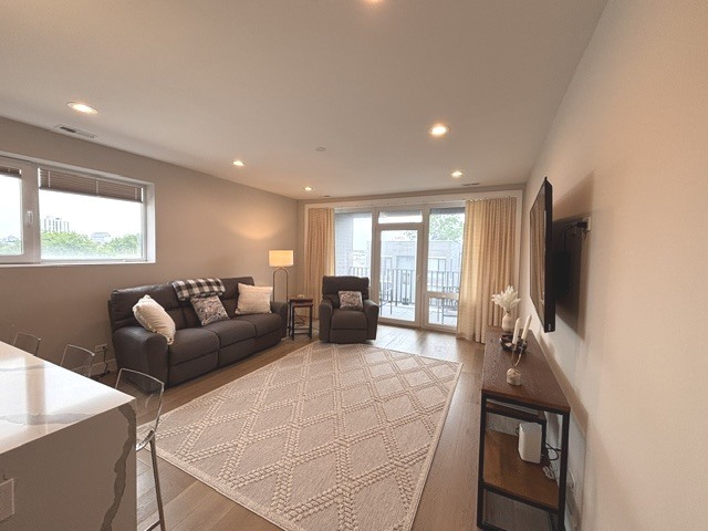 2342 W Adams Street 404