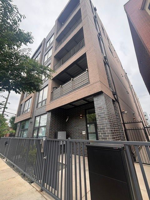 2342 W Adams Street 404 Chicago IL 60612