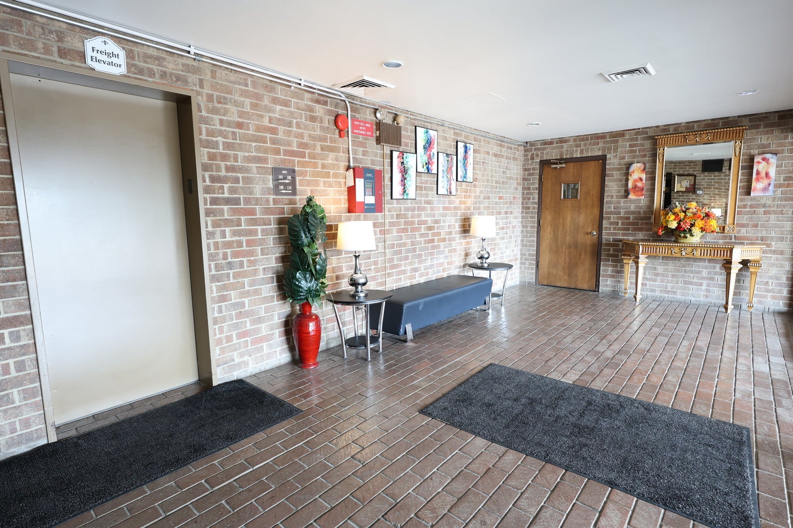 7 E CARRIAGEWAY Drive 408