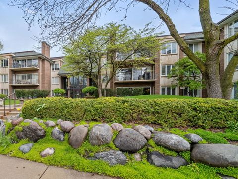 3 Oak Brook Club Drive E305 Oak Brook IL 60523